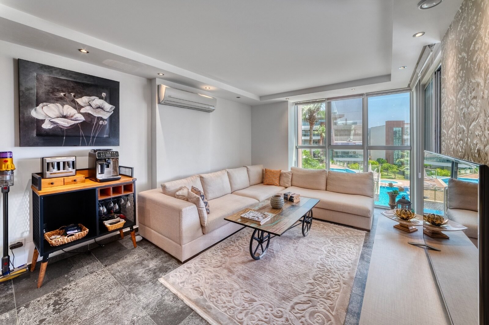 06cc56a1-f1b5-41fa-b198-727024733512